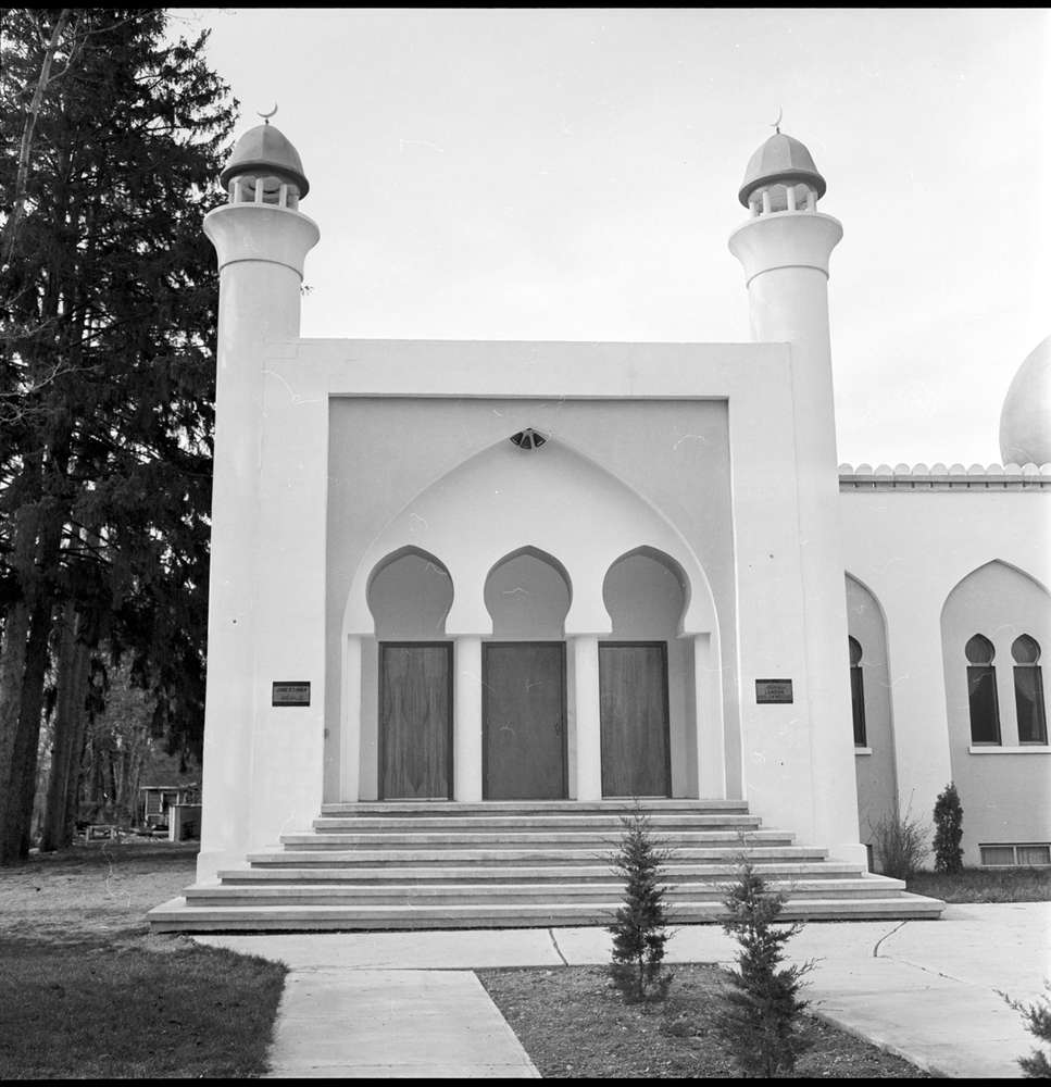 a black and white photo of the London Muslim Mosque in Cherryhill